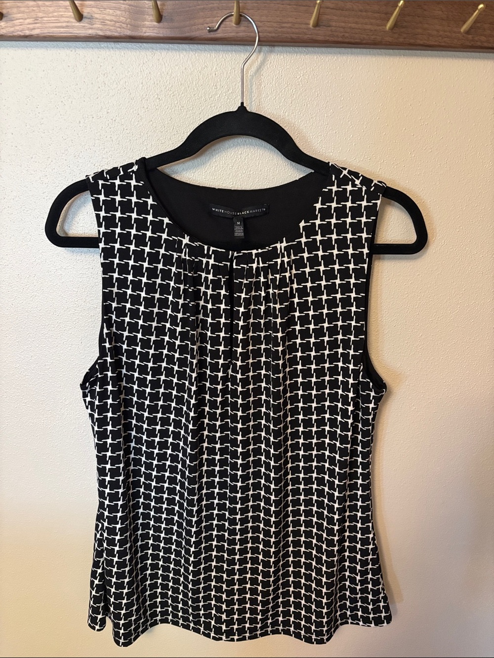 White House Black Market Black & White Geometric Sleeveless Top